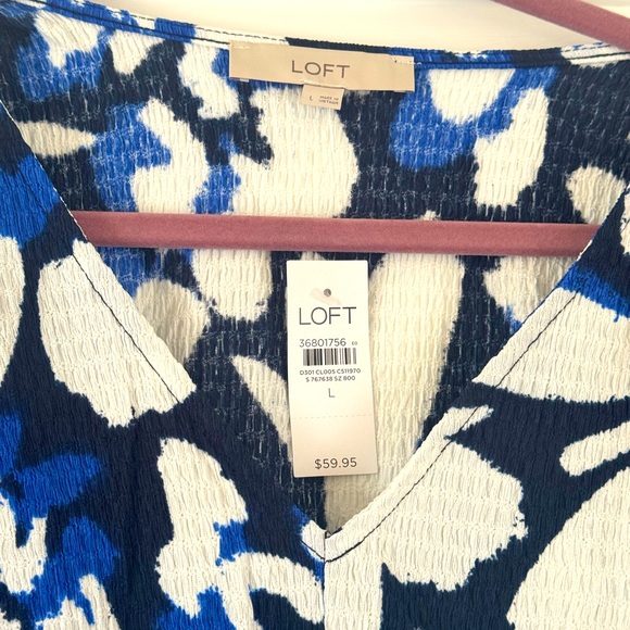 2/$25💕LOFT Floral Blue and White Women's Top - Picture 7 of 9